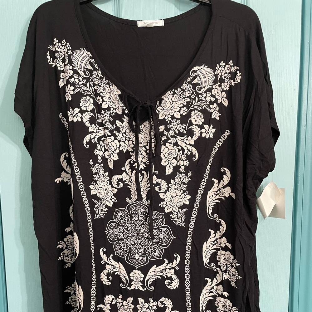 Ava James Graphic Tee with a Flowing Back 253